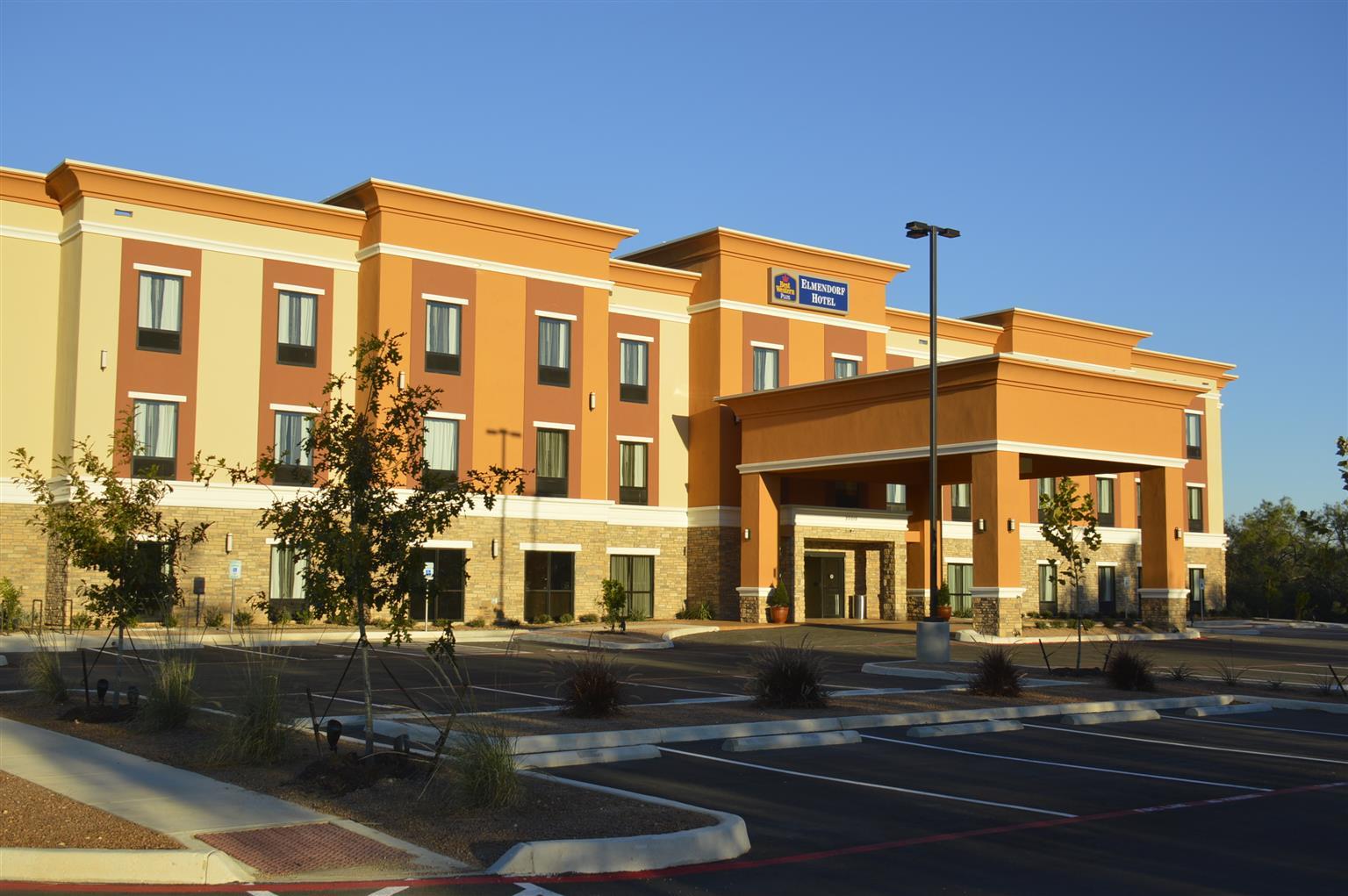 Best Western Plus Elmendorf Hotel San Antonio Hotel מראה חיצוני תמונה
